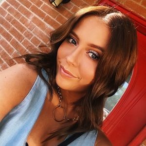 Meet your Posher, Logan